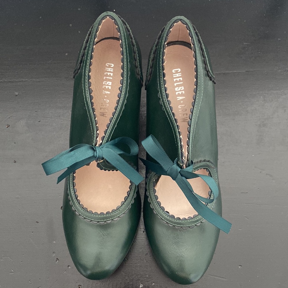 Chelsea Crew Gallery Heels size 40 NWOT